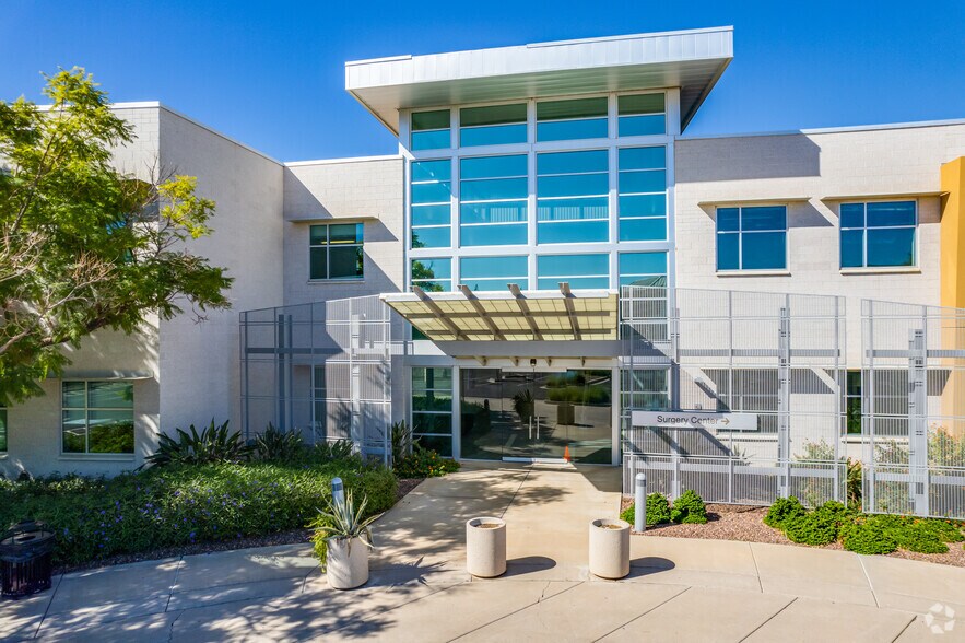 More Photos Of 690 N Cofco Center Ct, Phoenix Medical For Lease