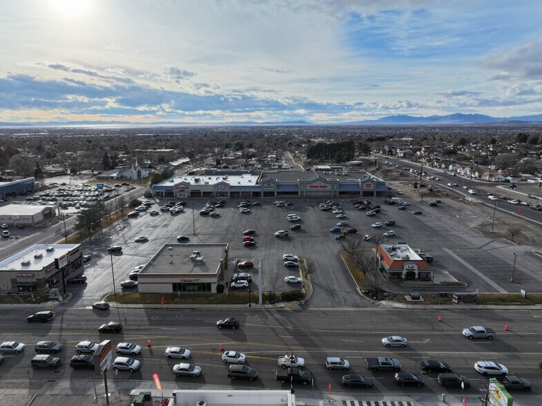 More Photos Of 5697 S 1900 W, Roy Freestanding For Lease