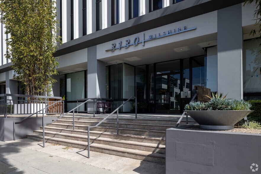 More Photos Of 3130 Wilshire Blvd, Santa Monica Office For Lease