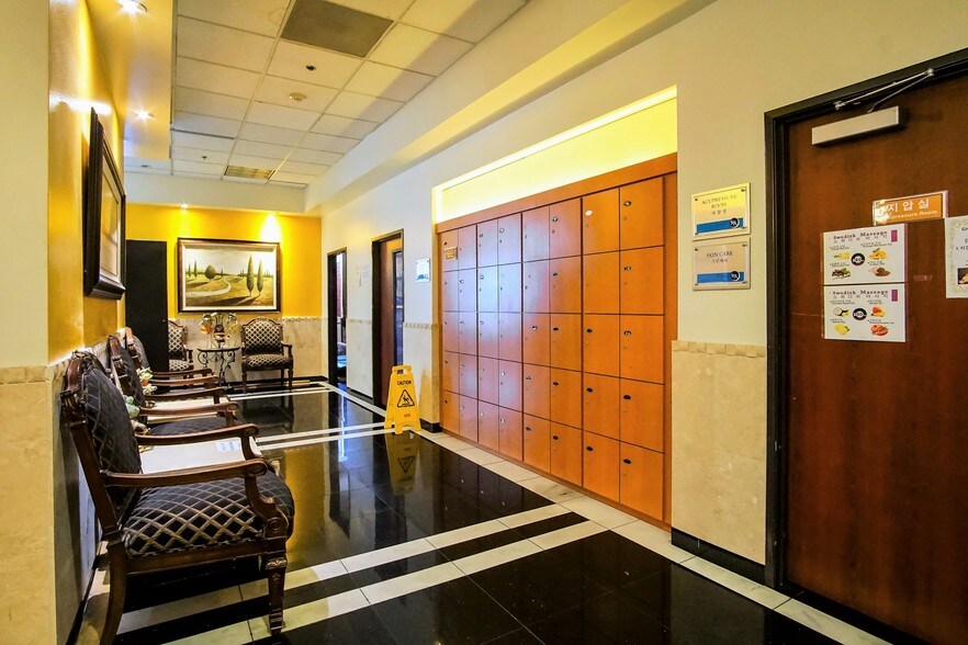 More Photos Of 2999 W 6th St, Los Angeles Health Club For Lease