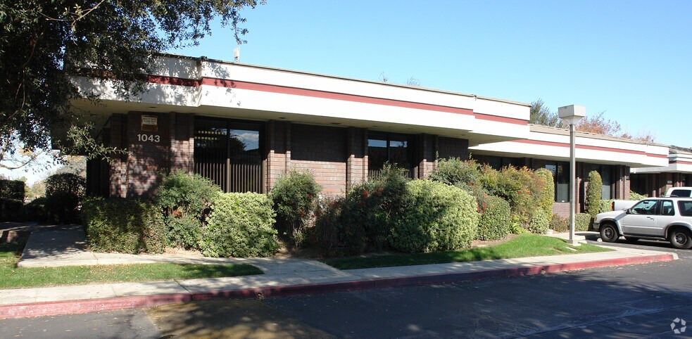 More Photos Of 1041 N Demaree St, Visalia Office For Lease