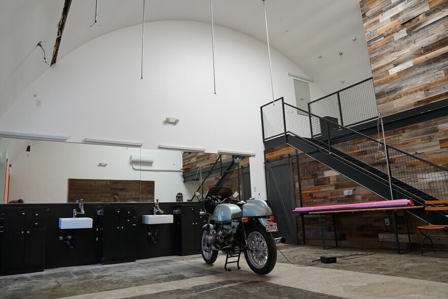 More Photos Of 730 Poinsettia St, Santa Ana Unknown For Lease