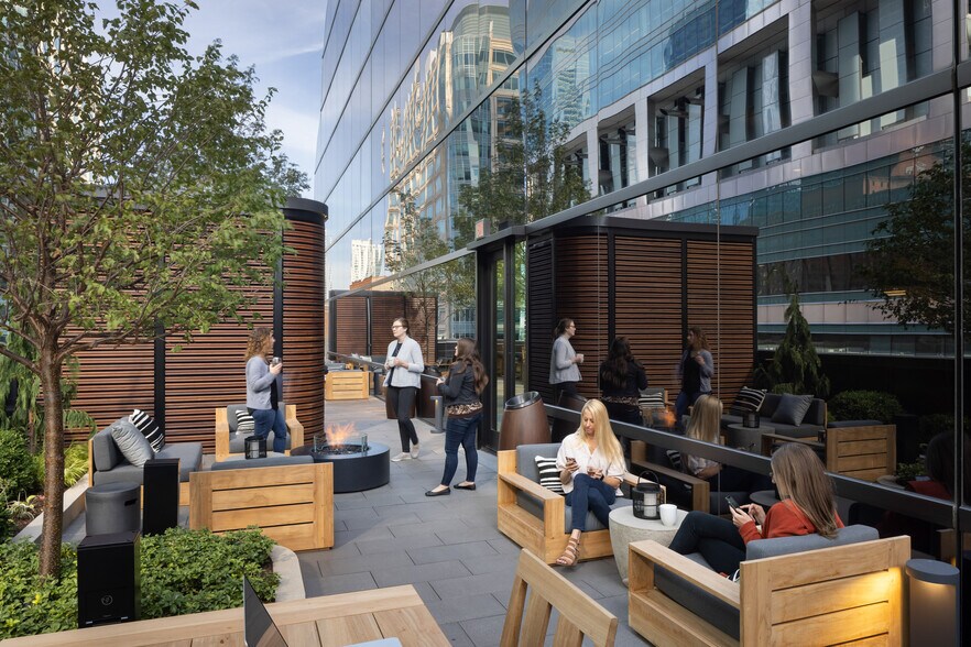 More Photos Of 500 W Madison St, Chicago Office For Lease