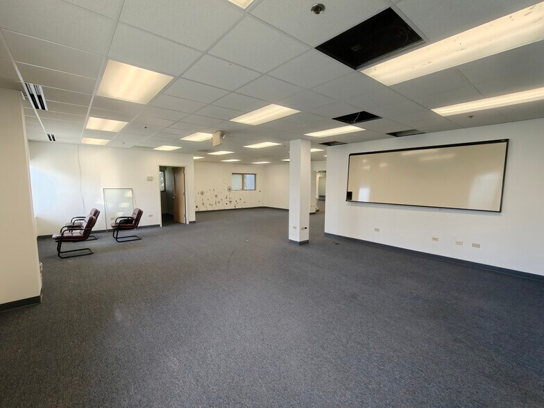 More Photos Of 4610 Prime Pky, Mchenry Service For Lease