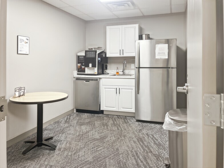 More Photos Of 3950 Sunforest Ct, Toledo Coworking Space