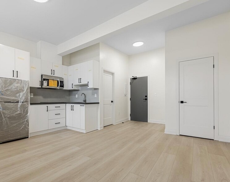 More Photos Of 36 Lindsay St S, Kawartha Lakes Apartments For Sale