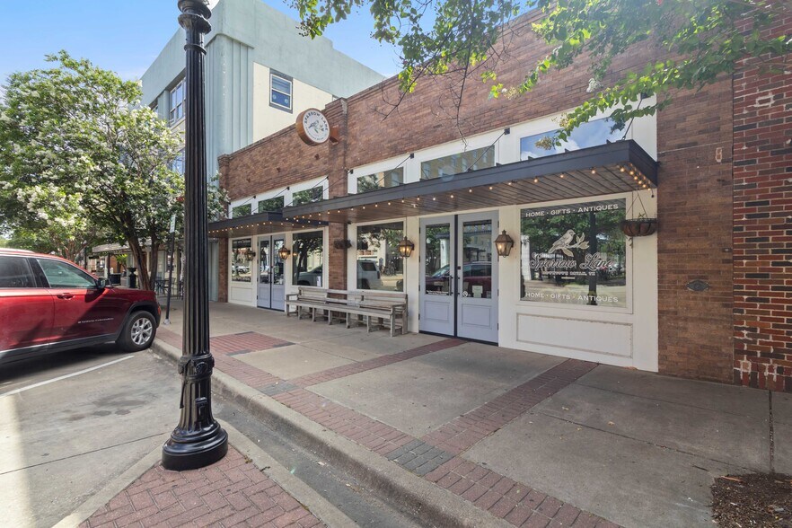 Primary Photo Of 205 S Main St, Bryan Storefront For Lease