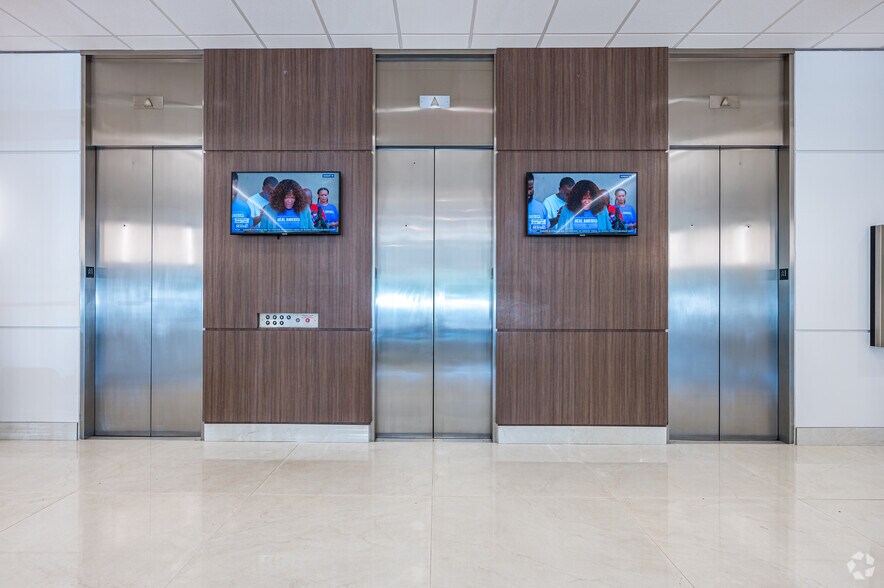 More Photos Of 1300 Summit Ave, Fort Worth Office For Lease