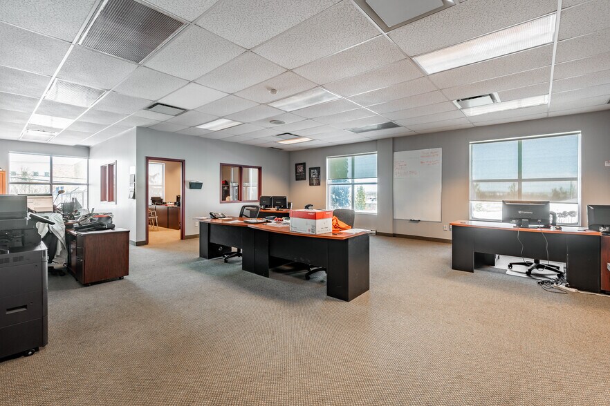 More Photos Of 500 Montée Labossière, Vaudreuil-dorion Service For Lease