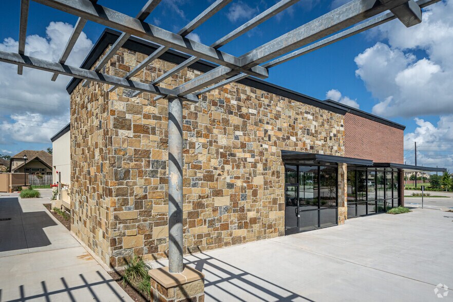 More Photos Of 18722 University Blvd, Sugar Land Unknown For Lease
