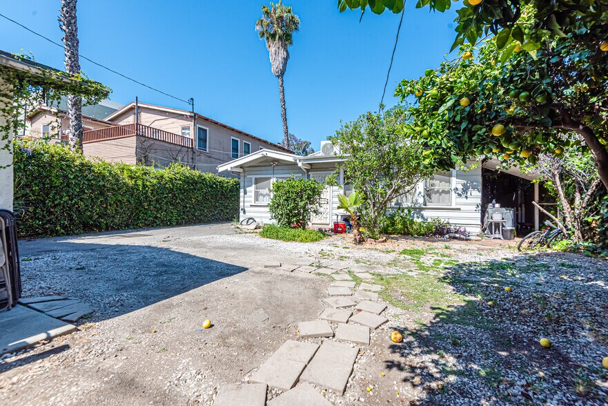 More Photos Of 1130 N Beachwood Dr, Los Angeles Land For Sale
