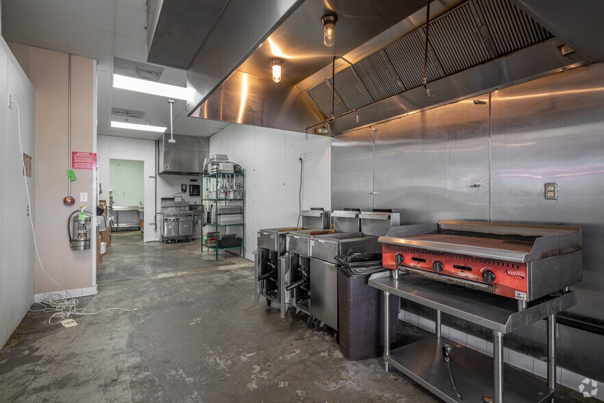 More Photos Of 4001 S Sam Houston Pky, Houston Storefront For Lease