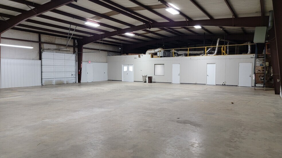 More Photos Of 2312 TX-135 Hwy, Kilgore Warehouse For Lease