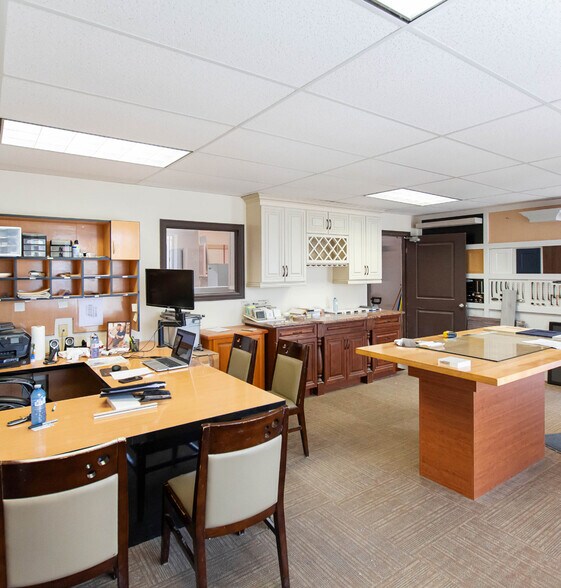 More Photos Of 24 Mcintyre Pl, Kitchener Warehouse For Sale