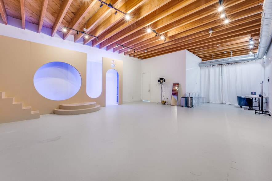 More Photos Of 4759 Algiers St, Dallas Loft Creative Space For Lease