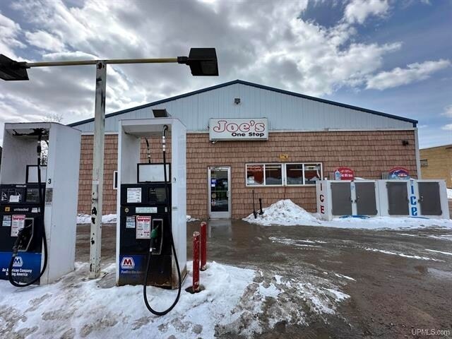 More Photos Of 3963 W Maple Ridge 37th Rd, Rock Service Station For Sale