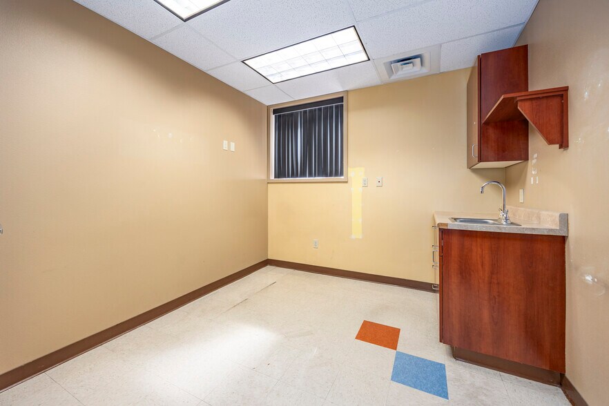 More Photos Of 829 Goethals Dr, Richland Office For Lease