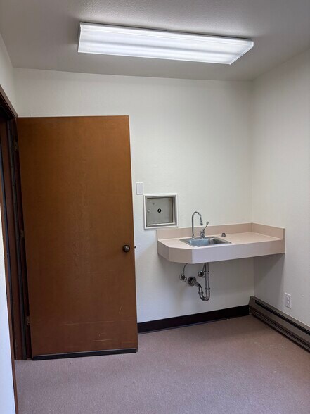 More Photos Of 3218 Nassau St, Everett Medical For Lease