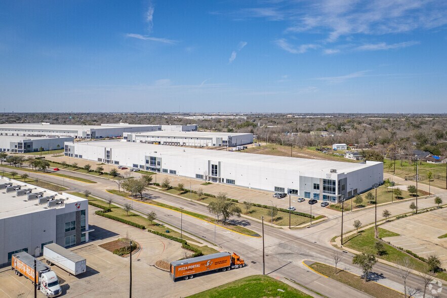 More Photos Of 5615-5890 W Fuqua St, Houston Unknown For Lease