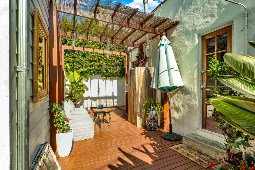 More Photos Of 811 N Citrus Ave, Los Angeles Multifamily For Sale