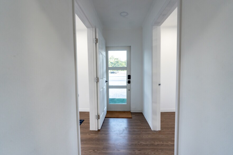 More Photos Of 14041 N Florida Ave, Tampa Auto Dealership For Sale