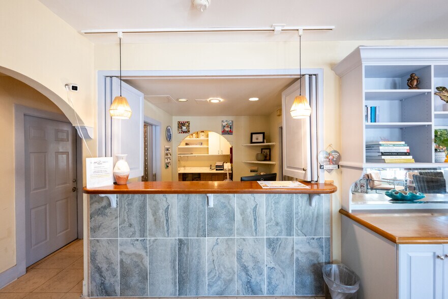More Photos Of 412 Frances St, Key West Hotel For Sale