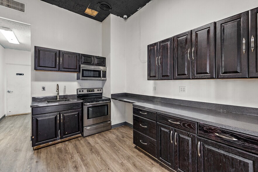 More Photos Of 18901 Kelly Rd, Detroit Bank For Sale