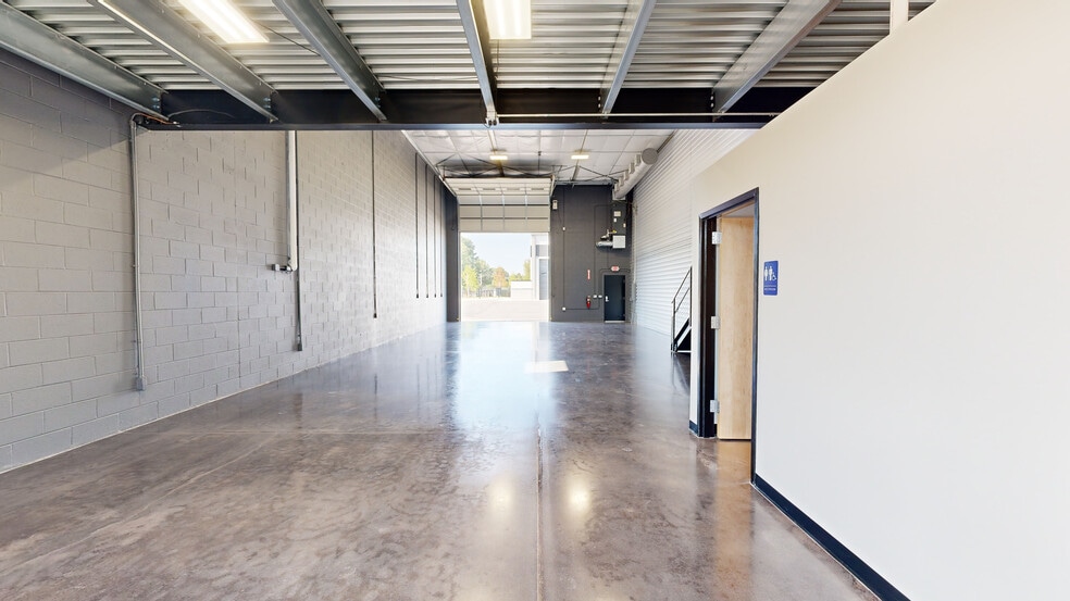 More Photos Of 4365 South Lee St, Buford Showroom For Lease