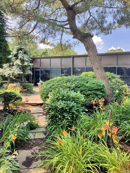 More Photos Of 135 N Plains Industrial Rd, Wallingford Light Manufacturing For Lease