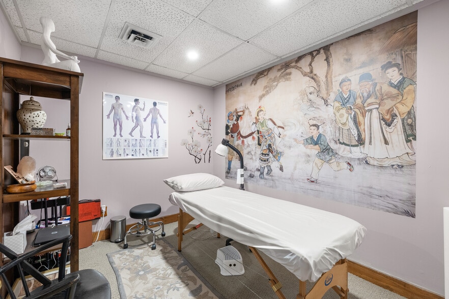 More Photos Of 84 Park Ave, Flemington Office For Lease