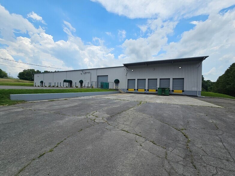 More Photos Of 101 Industrial Dr, Bristol Distribution For Lease