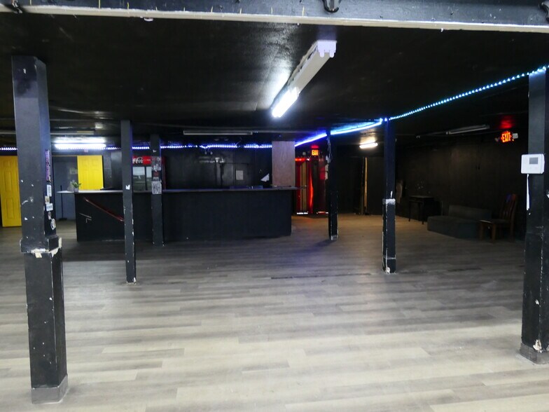 More Photos Of 7126 Lawndale St, Houston Storefront For Sale