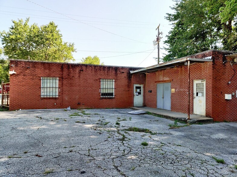 More Photos Of 211 W Walnut Ave, McKenzie General Retail For Lease