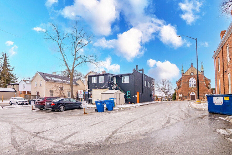 More Photos Of 277 Queen St S, Mississauga Storefront Retail Residential For Lease
