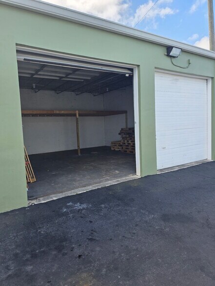 More Photos Of 4800 NE 11th Ave, Oakland Park Self Storage For Sale