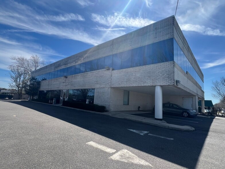 More Photos Of 4400 Veterans Memorial Hwy, Holbrook Office For Sale