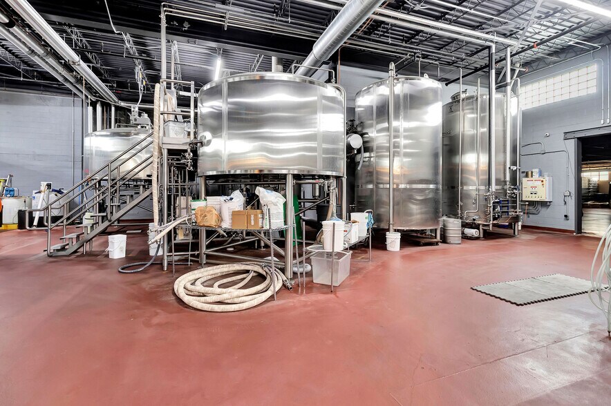 More Photos Of 3717 Jonlen Dr, Fairfax Flex For Sale