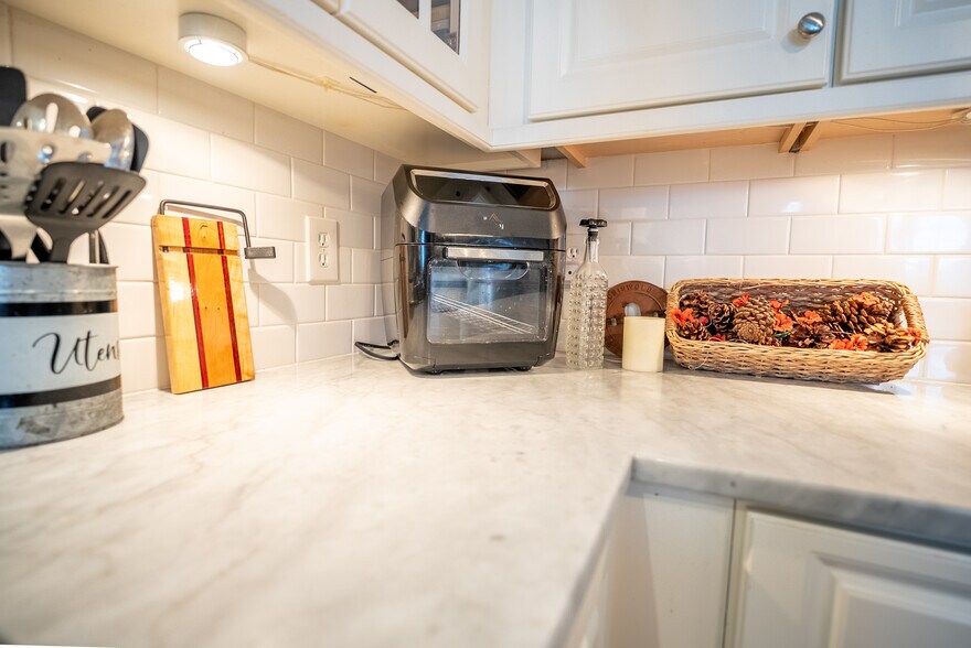 More Photos Of 2 River Rd, Cape Neddick Hospitality For Sale