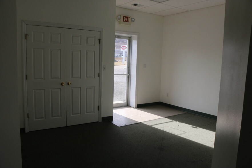 More Photos Of 1900 Morgantown Industrial Park Rd, Morgantown Warehouse For Sale