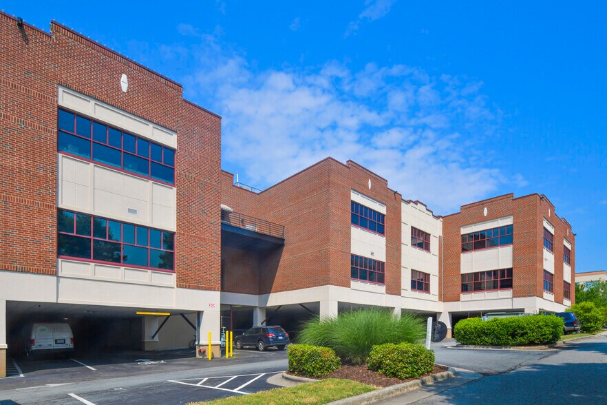 More Photos Of 300 Market St, Chapel Hill Medical For Lease