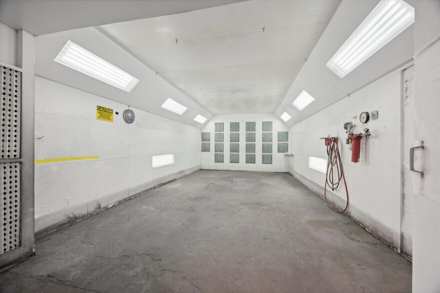 More Photos Of 100 Penn St, Lansdale Warehouse For Sale