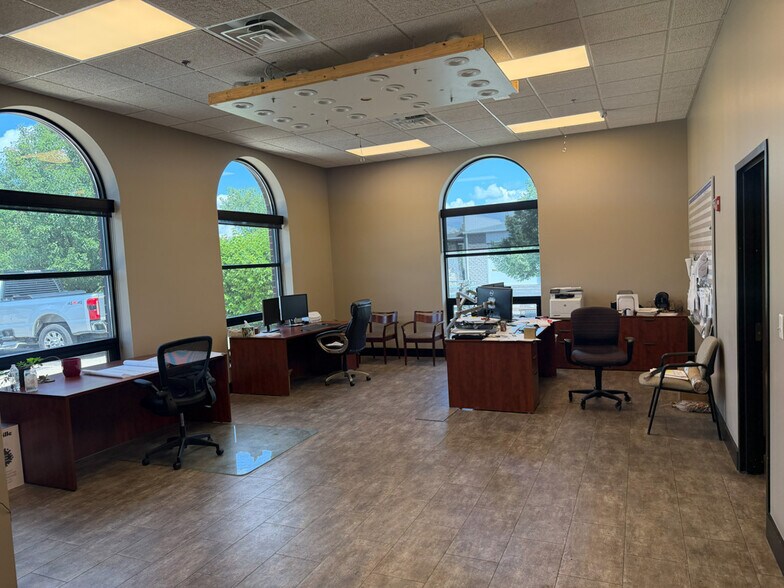 More Photos Of 4901 Prime Pky, McHenry Warehouse For Sale