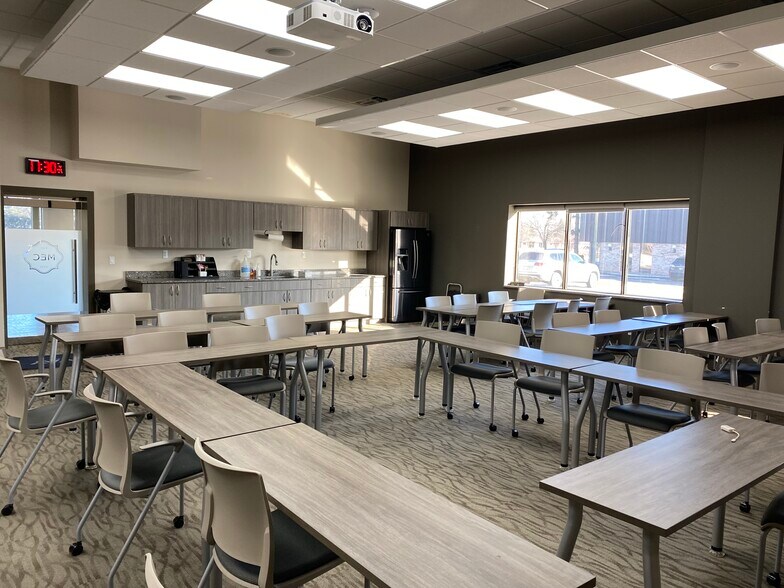 More Photos Of 32535-32553 Schoolcraft Rd, Livonia Warehouse For Lease