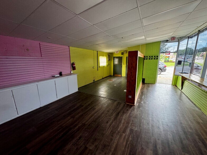 More Photos Of 301 E 23rd St S, Independence Office For Sale