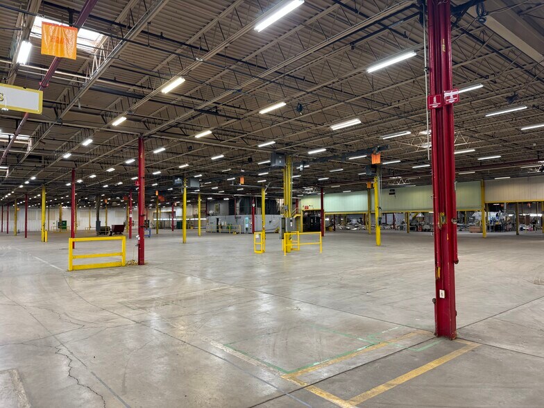 More Photos Of 800 Baker Rd, Dexter Warehouse For Lease