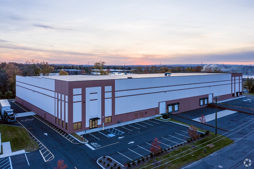 More Photos Of 45 Jiffy Rd, Somerset Warehouse For Lease