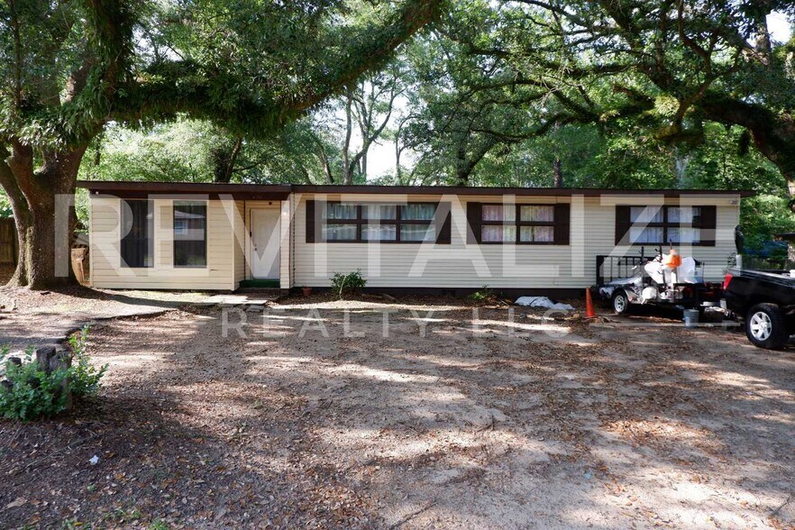 More Photos Of Downtown, Mobile Specialty For Sale