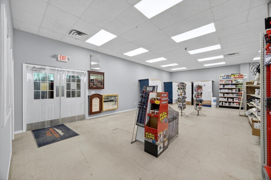More Photos Of 1404 Washington St W, Fayetteville Warehouse For Sale