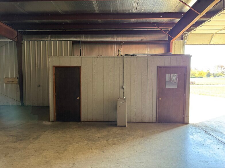 More Photos Of 1207 Roller Dr, Owensville Industrial For Lease