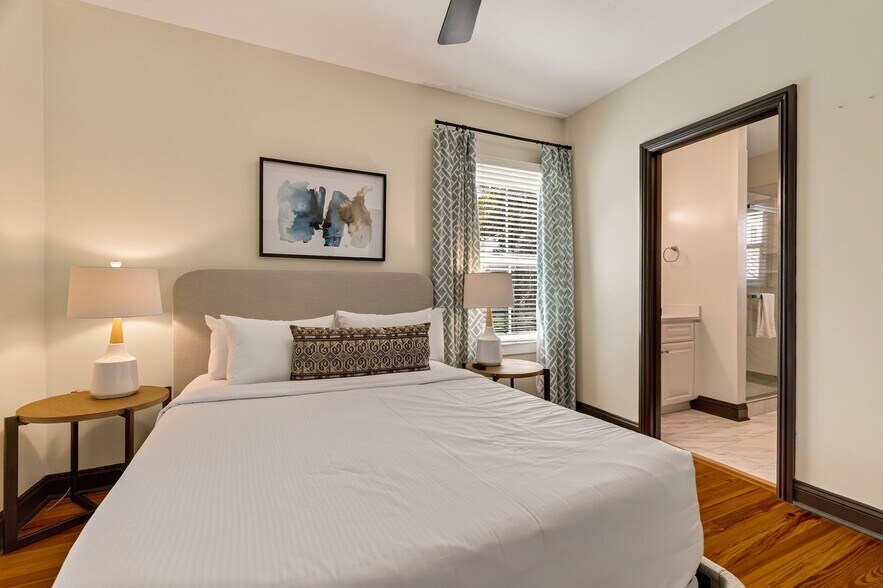 More Photos Of 17 W Park Ave, Savannah Office For Sale